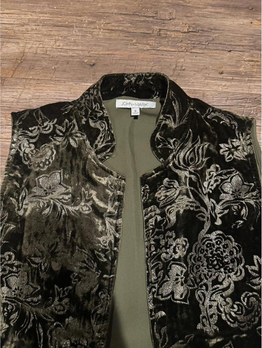 NWOT John Mark Green Velvet Floral Layered Cardigan Vest Sz Sm - Picture 4 of 5